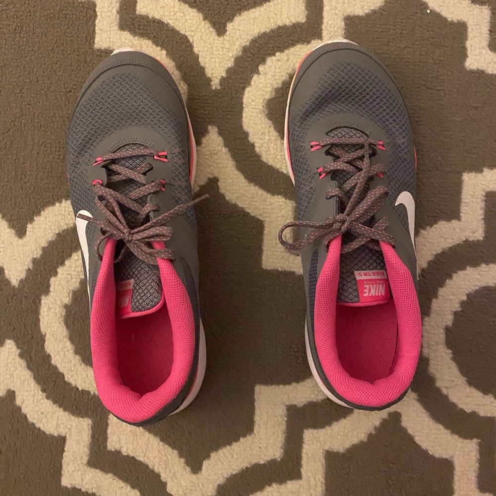 Women’s Nike sneakers
